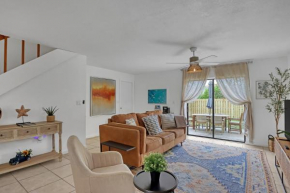 Spacious Townhome 5 Mins Walk to Beach